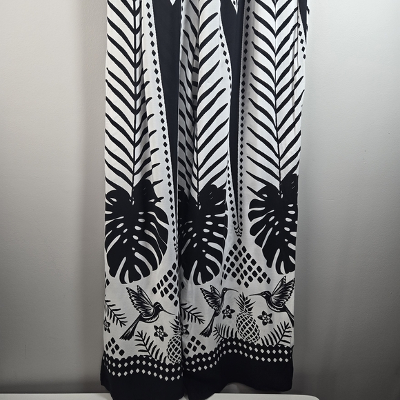 Black and White Maxi Skirt with Geometric Pattern for Resort Wear - Picture 6 of 7